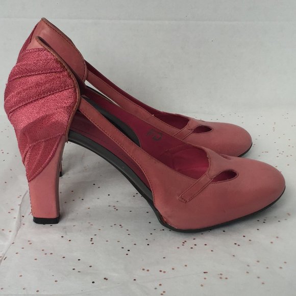 Cole Haan G Series  Barbie Pink Cut out Pump Embroidery  Size 6 Y2K aesthetic - Picture 5 of 7